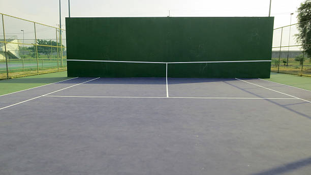 Choisir le béton poreux pour un court de tennis à Nice présente de multiples avantages. Son excellente capacité de drainage, sa durabilité,